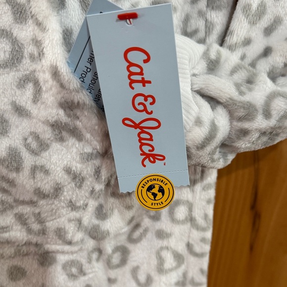 Cat & Jack Gray Leopard Plush Hooded Pajama Onesie - Picture 6 of 7